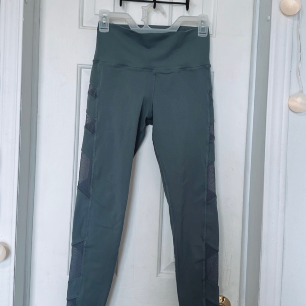 Alo Yoga light blue with mess detailing leggings